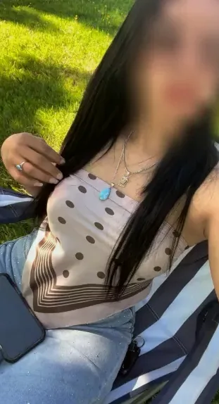 Anna, 25