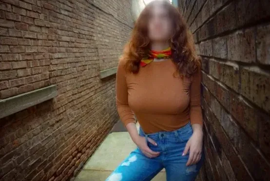 Clara, 32