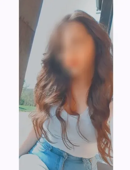 Emilia, 24