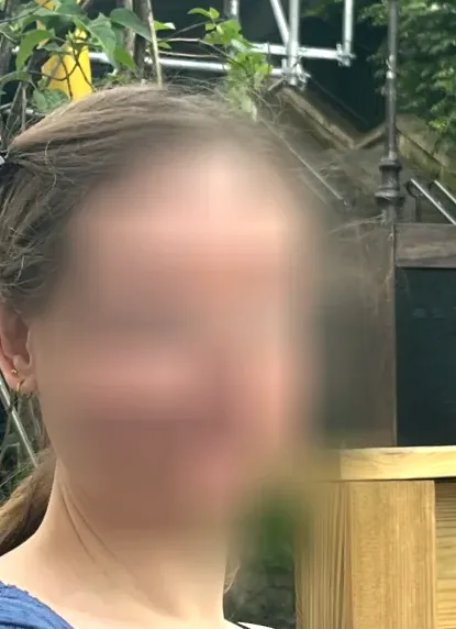 Eva, 34