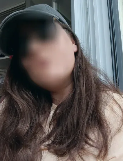 Lilly, 32