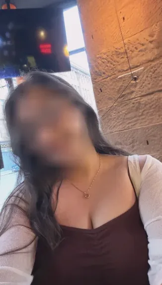 Nikolina, 24