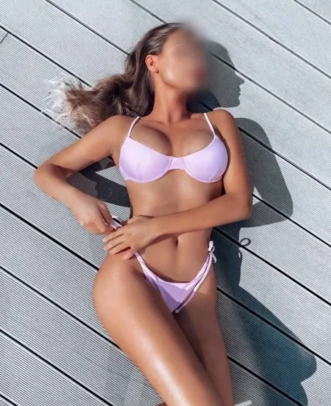 Rosa, 35