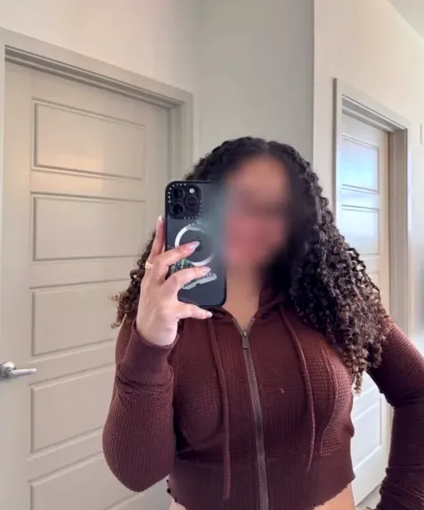 Rosa, 31