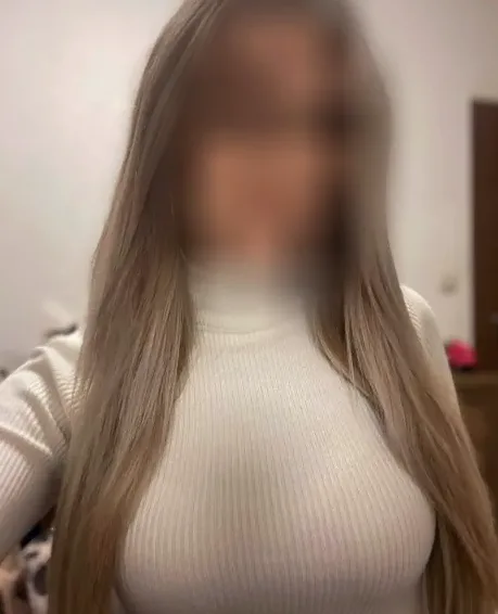 Simone, 32