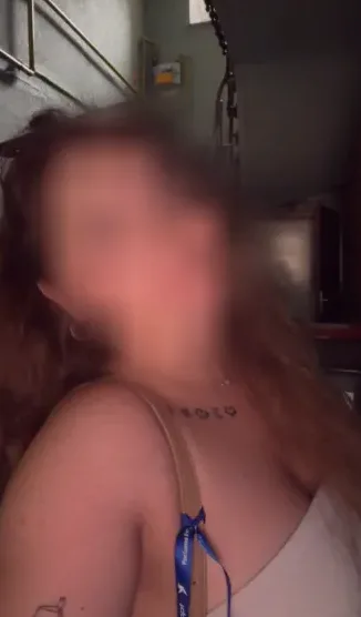 Simone, 24