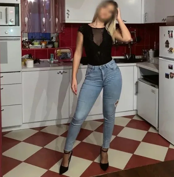 Valentina, 24