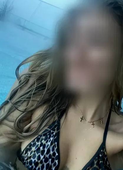 Vanessa, 28